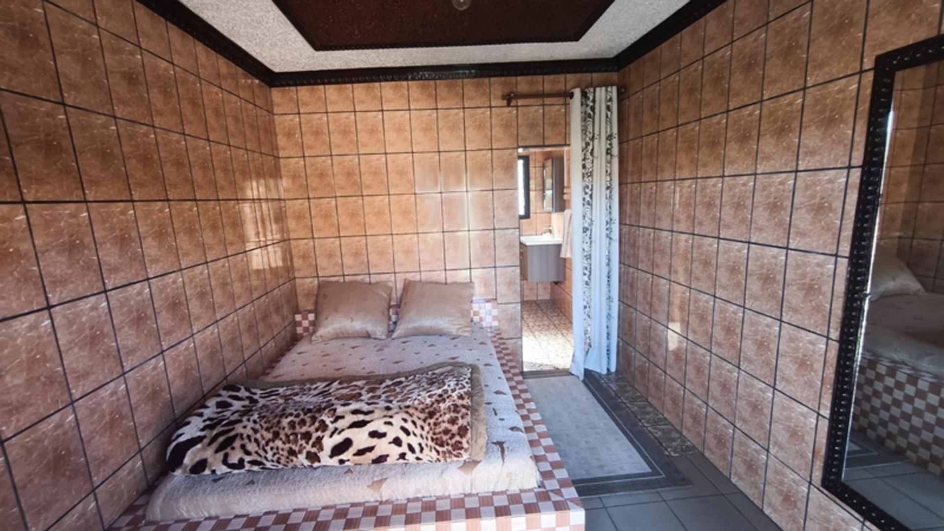 Hotel Restaurant Le Miamiam Glouglou Ambositra Buitenkant foto