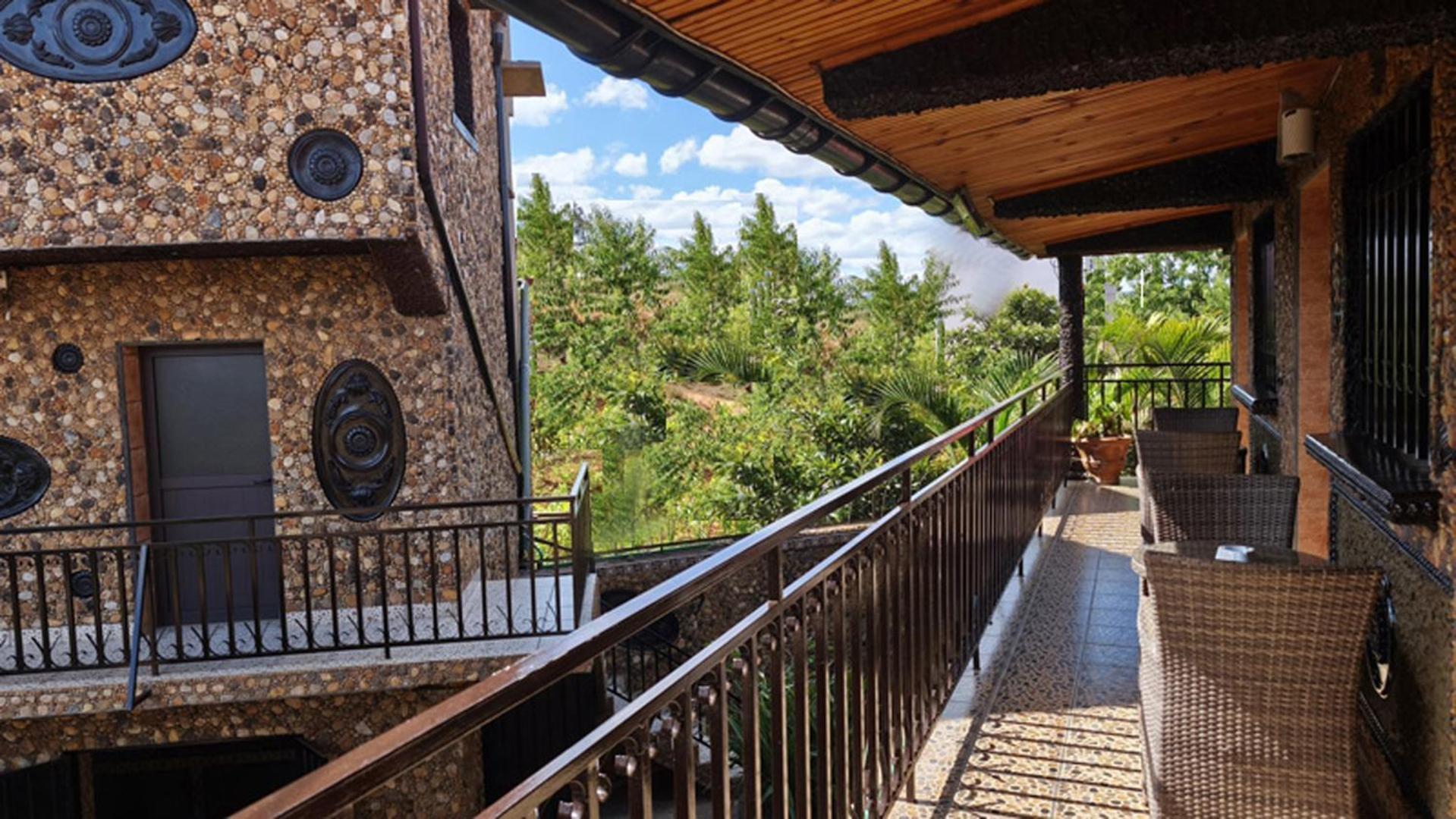 Hotel Restaurant Le Miamiam Glouglou Ambositra Buitenkant foto