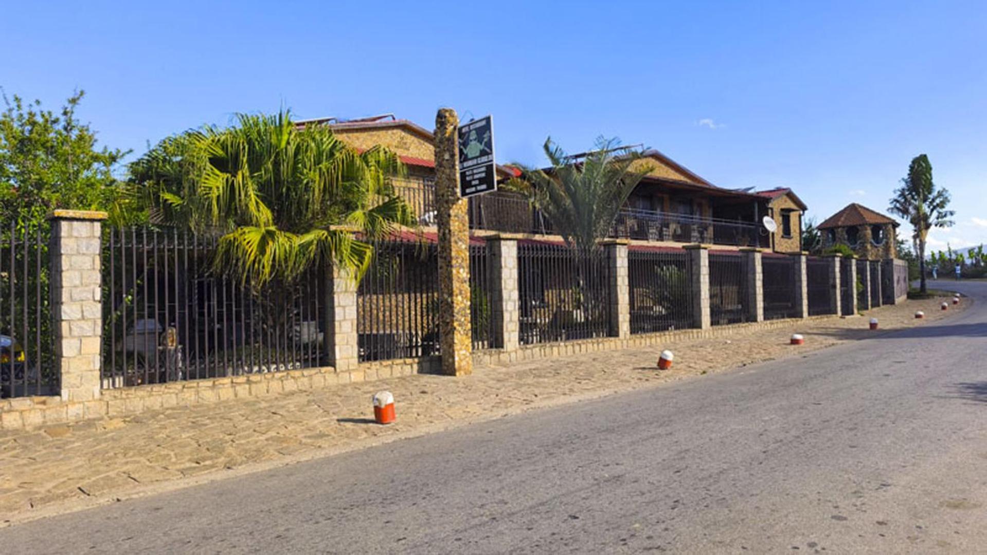 Hotel Restaurant Le Miamiam Glouglou Ambositra Buitenkant foto